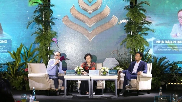 Các diễn giả trao đổi, thảo luận tại tọa đàm. (Ảnh: PV)