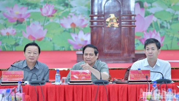 Thủ tướng Phạm Minh Chính chủ trì Hội nghị về tình hình triển khai các dự án đường cao tốc khu vực Đồng bằng sông Cửu Long. (Ảnh: THANH GIANG)