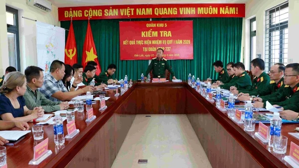 Quang cảnh buổi làm việc.