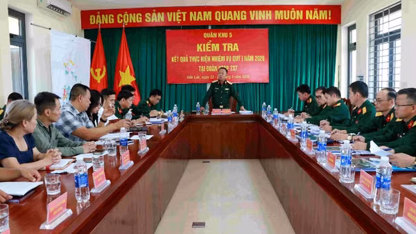 Quang cảnh buổi làm việc.