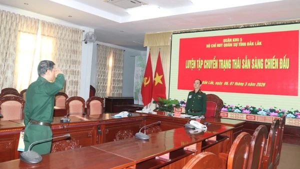 Luyện tập chuyển trạng thái sẵn sàng chiến đấu cho lực lượng vũ trang tỉnh Đắk Lắk năm 2026.