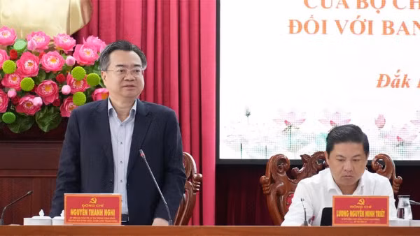 Đồng chí Nguyễn Thanh Nghị, Trưởng đoàn kiểm tra, giám sát số 26 của Bộ Chính trị, Ban Bí thư phát biểu tại hội nghị.