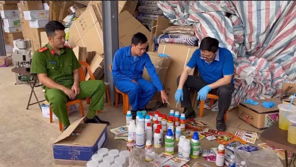 Phòng Cảnh sát kinh tế, Công an tỉnh Đắk Lắk, triệt phá chuyên án sản xuất, buôn bán hàng giả là thuốc bảo vệ thực vật. (Ảnh: Công an tỉnh Đắk Lắk)