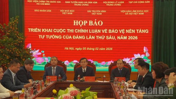 Quang cảnh buổi họp báo.