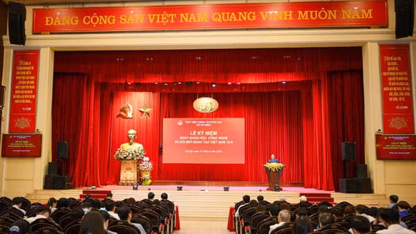 Quang cảnh lễ kỷ niệm. (Ảnh: BẢO LONG)