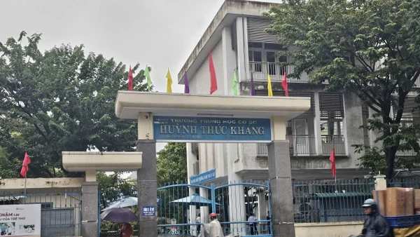 Sáng 22/10, Sở Giáo dục và Đào tạo (GD&ĐT) TP. Đà Nẵng ban hành Công văn số 1817/SGDĐT-VP yêu cầu các cơ sở giáo dục trên toàn thành phố cho học sinh, học viên nghỉ học từ chiều 22/10 đến hết ngày 23/10 nhằm đảm bảo an toàn tuyệt đối cho học sinh và giáo viên.