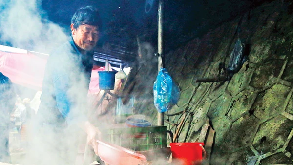 Hầu hết các phiên chợ của đồng bào dân tộc đều có món đặc sản trứ danh này.