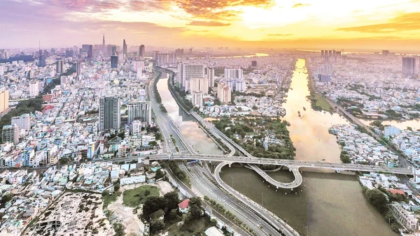 Việc sắp xếp lại đơn vị hành chính đã tạo ra không gian phát triển đột phá giúp vùng Đông Nam Bộ có thể vững vàng bước vào giai đoạn phát triển mới. Ảnh: Minh Dũng