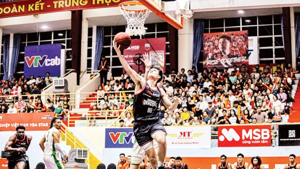 Huỳnh Andre Minh Triết thi đấu nổi bật trong màu áo của Danang Dragons. Ảnh: VBA