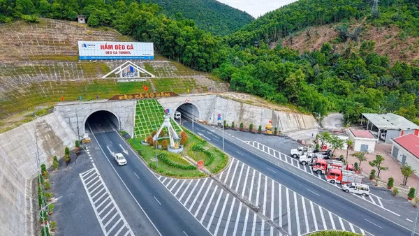 Hầm đường bộ qua Đèo Cả.