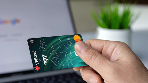 Sở hữu tấm thẻ phiên bản giới hạn có chữ ký của 5 thành viên T1 là mơ ước của nhiều game thủ.