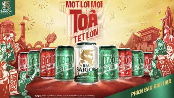 Bộ sưu tập giới hạn của Bia Saigon gồm 8 phiên bản lon, đại diện cho 8 cách gửi trao lời mời ngày Tết quen thuộc của người Việt.