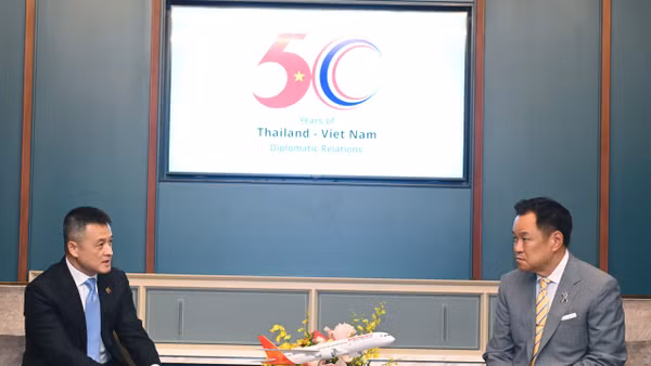 Thủ tướng Thái Lan Anutin Charnvirakul tại buổi gặp gỡ với lãnh đạo Tập đoàn Sun Group.