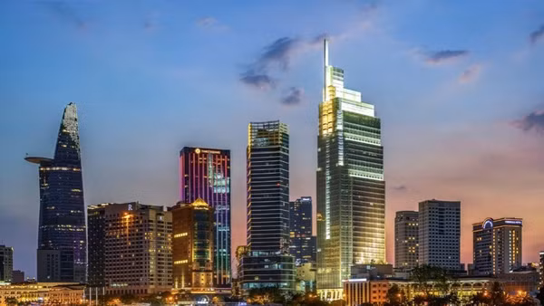 Vietcombank Tower tại Công trường Mê Linh, khu vực từng là cửa ngõ giao thương của Sài Gòn và ngày nay là một trong những lõi tài chính-thương mại quan trọng nhất Thành phố Hồ Chí Minh.