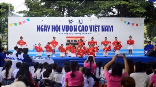 Toàn cảnh Ngày hội Vươn cao Việt Nam do Vinamilk và Quỹ sữa Vươn cao Việt Nam tổ chức tại Hiệp Thạnh, Lâm Đồng hôm 2/8. (Ảnh: Hải An)