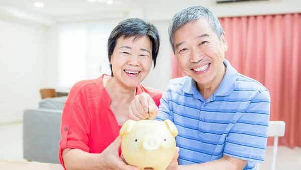 Tiết kiệm ngày đầu năm được coi là may mắn, phát lộc. (Ảnh: Vietnam+) 