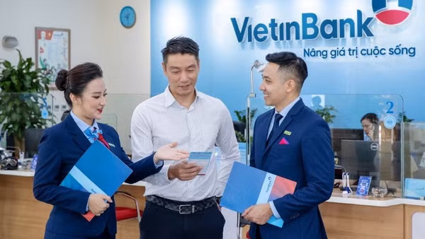 VietinBank 15 năm liên tiếp ghi danh trong Forbes Global 2000.