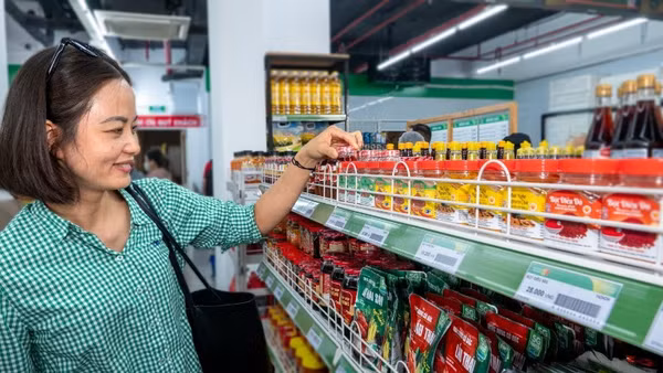 Hệ thống bán lẻ SATRA kiểm soát chặt chẽ chất lượng sản phẩm từ gốc. (Ảnh: SATRA)