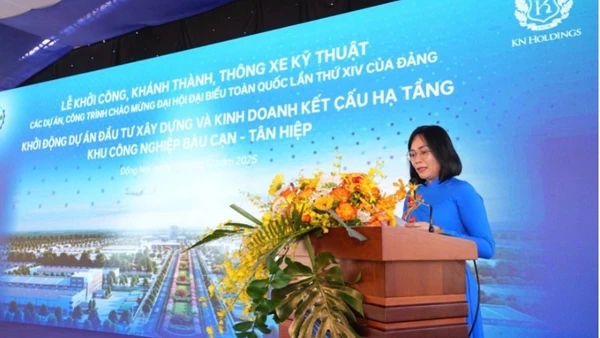 Bà Nguyễn Thị Hoàng - Phó Chủ tịch Ủy ban nhân dân tỉnh Đồng Nai phát biểu tại buổi lễ.