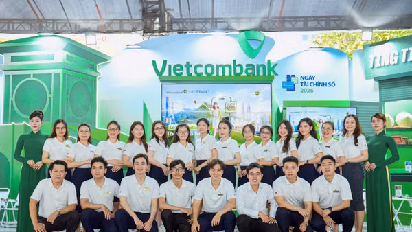 Không gian trải nghiệm của Vietcombank giới thiệu hệ sinh thái giải pháp số dành cho khách hàng cá nhân, hộ kinh doanh và doanh nghiệp, nổi bật là VCB Digibank phiên bản Hộ kinh doanh và giải pháp thanh toán VCB OneQR