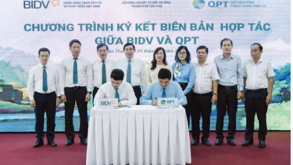 Đại diện Lãnh đạo QPT và BIDV ký kết Biên bản hợp tác 