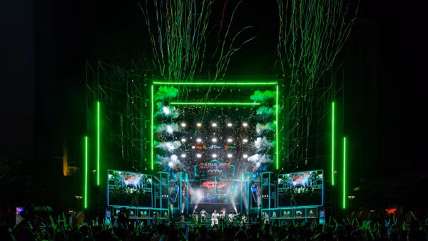 E-Concert tại Ngày tài chính số 2026 thu hút 20.000 khán giả đến cổ vũ.
