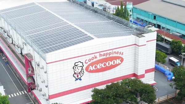 Hệ thống điện mặt trời áp mái được sử dụng cho các hoạt động sản xuất và tòa nhà văn phòng chính 5 tầng tại Khu công nghiệp Tân Bình (Thành phố Hồ Chí Minh) với hơn 400 cán bộ, công nhân viên đang làm việc.