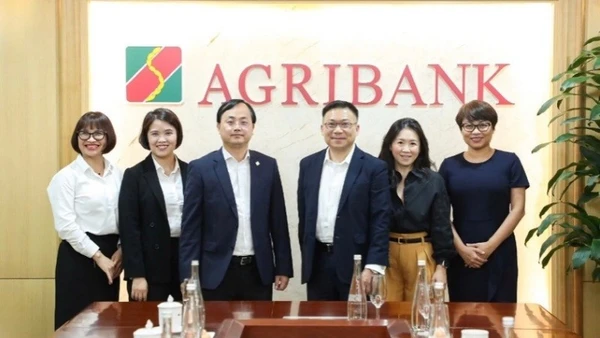 Chủ tịch HĐTV Agribank làm việc với Đoàn lãnh đạo cấp cao SWIFT