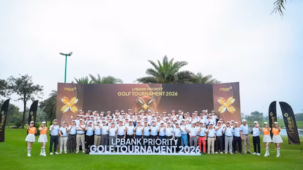 Các đại biểu chụp ảnh lưu niệm tại LPBank Priority Golf Tournament 2026.
