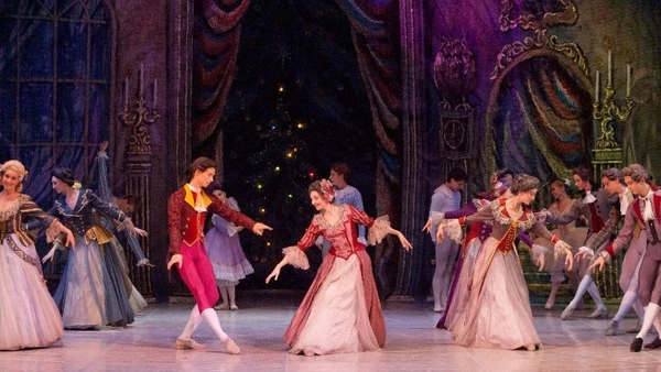 Những bước nhảy ballet hòa cùng giai điệu giao hưởng, tạo nên vẻ đẹp tinh tế của nghệ thuật hàn lâm.