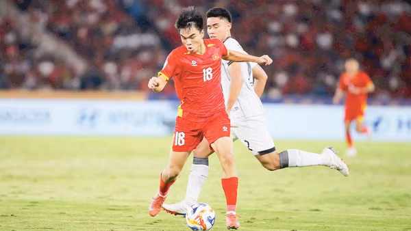 Nguyễn Lê Phát (sinh năm 2007 - ảnh trái) và Nguyễn Công Phương (sinh năm 2006) có cơ hội cùng U21 Việt Nam tham dự ASIAD 2026. Ảnh | VFF-Đồng Nguyên Khang