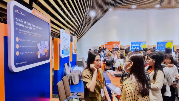 Nền tảng số đang là con đường ngắn nhất để hàng hóa Việt Nam hiện diện trên các sàn thương mại quốc tế. (Nguồn: Global) 