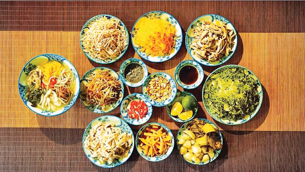 Cỗ vịt dấm ghém Hà Nội - một màn “hoán vũ hô phong”.