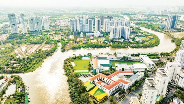 Các đô thị lớn như Hà Nội, Thành phố Hồ Chí Minh kiên định quan điểm không đánh đổi môi trường lấy tăng trưởng kinh tế, coi đây là bước đi quan trọng để cải thiện chất lượng sống của người dân. (Ảnh TTXVN)