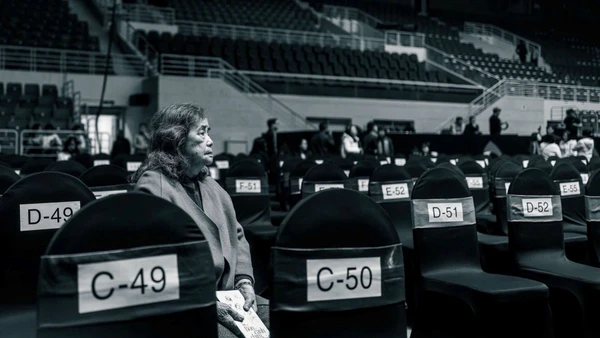 Khoảng trống từ những vụ hủy show nằm ở chuyện hoàn vé.