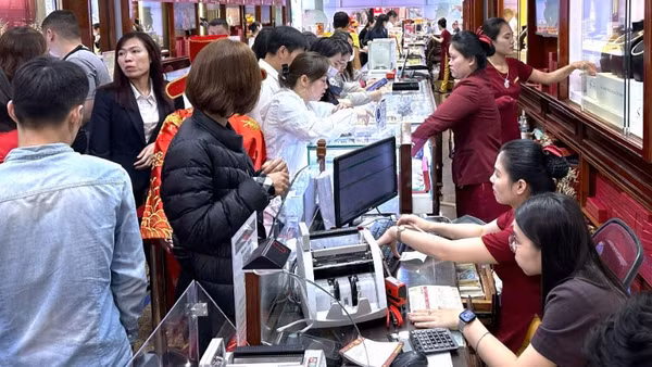 Việc thành lập sàn giao dịch nên được triển khai theo lộ trình thận trọng, nhằm tăng cường hiệu quả quản lý nhà nước đối với hoạt động kinh doanh, giao dịch vàng.