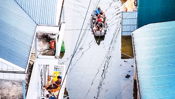 Tình trạng ngập úng nội đô những năm gần đây diễn ra rất phức tạp, diện ngập rộng hơn. (Ảnh Thành Đạt)