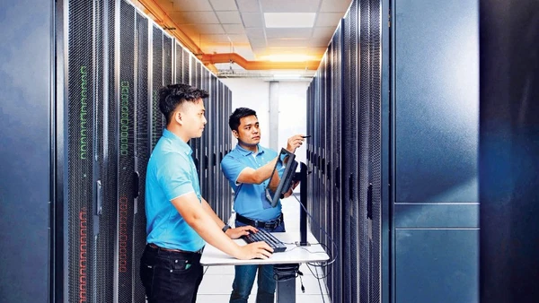 Trung tâm Dữ liệu của CMC Telecom - Data Center đầu tiên tại Việt Nam sở hữu trọn bộ ba chứng chỉ Uptime Tier III (Thiết kế, Xây dựng và Vận hành bền vững) khẳng định năng lực hạ tầng đạt chuẩn quốc tế về độ tin cậy, an toàn và tính sẵn sàng cao. Ảnh: CMC