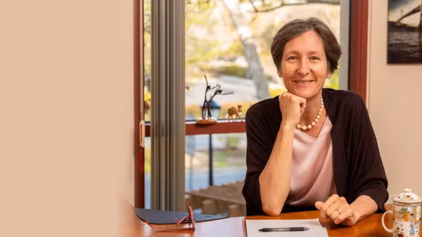 Tiến sĩ Anna Lembke là Giáo sư Tâm thần học và Khoa học hành vi Đại học Stanford (Mỹ).