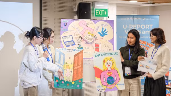 Thế hệ thanh niên chủ động, thích ứng nhanh, nhưng cũng nhạy cảm và dễ rơi vào khủng hoảng nếu thiếu định hướng. (Ảnh UNICEF Việt Nam)