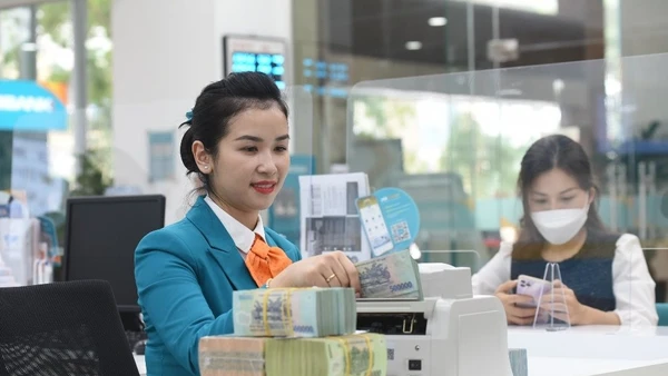 Khi thị trường vốn phát triển xứng tầm, các kênh dẫn vốn dài hạn quốc tế được khai thông, áp lực trên vai hệ thống ngân hàng sẽ được giải tỏa.