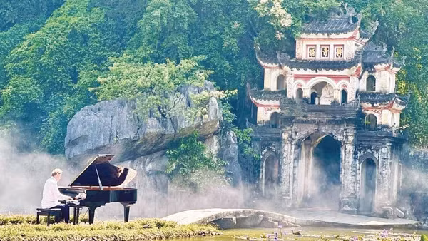 Một cảnh trong MV. (Nguồn Fanpage Secret Garden).