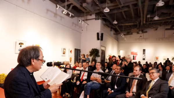 Hội Nhà văn Việt Nam giao lưu với một số nhà văn, nhà thơ quốc tế. (Ảnh KHIẾU MINH)