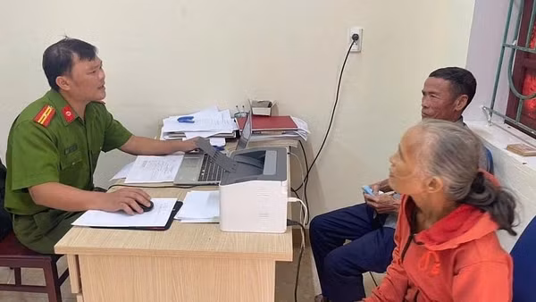 Công an xã Cẩm Lạc (Hà Tĩnh) kịp thời giúp người dân tránh khỏi một vụ lừa đảo chiếm đoạt tài sản trên không gian mạng.