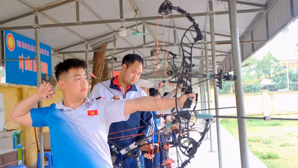 Đội tuyển bắn cung Hải Phòng tập luyện. Ảnh: TIẾN HUY