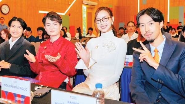 Các chiến dịch của Liên minh Niềm tin Số (Digital Trust Alliance - DTA) do Cục An ninh mạng và phòng, chống tội phạm sử dụng công nghệ cao - Bộ Công an khởi xướng, thu hút được nhiều KOL/KOC, doanh nghiệp tham gia,... nhằm xây dựng không gian mạng an toàn cho trẻ.