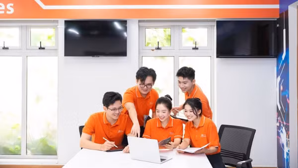 Đào tạo về năng lực toàn cầu giúp sinh viên không bị giới hạn bởi biên giới địa lý, sẵn sàng tham gia thị trường lao động khu vực và thế giới. (Nguồn FPTU)