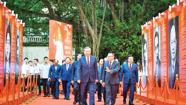 Tổng Bí thư Tô Lâm cùng các đồng chí lãnh đạo Đảng, Nhà nước tới dự Lễ ra mắt Trang thông tin điện tử chuyên đề Đảng Cộng sản Việt Nam-Đại hội XIV tại Báo Nhân Dân. (Ảnh Thành Đạt)