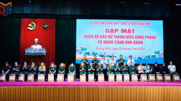 Bộ Chỉ huy Quân sự (CHQS) tỉnh phối hợp với Đảng ủy Than Quảng Ninh nhận đỡ đầu nữ 22 thanh niên xung phong (TNXP) có hoàn cảnh khó khăn trên địa bàn tỉnh. 