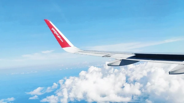 Ô cửa sổ máy bay là nơi chúng ta thường lãng mạn hóa các ý tưởng và góc nhìn. (Ảnh Thành Đạt)